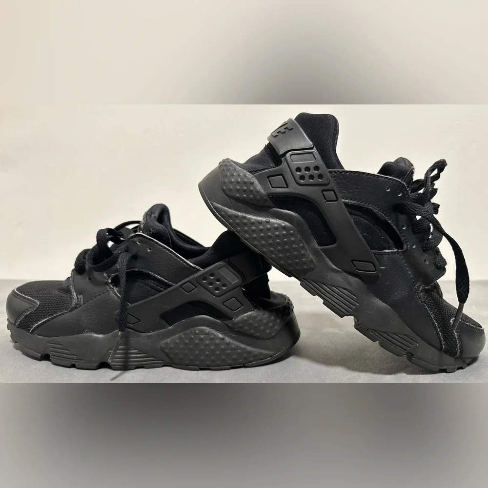 Nike Air Huarache Triple Black Sneakers | Size 5y